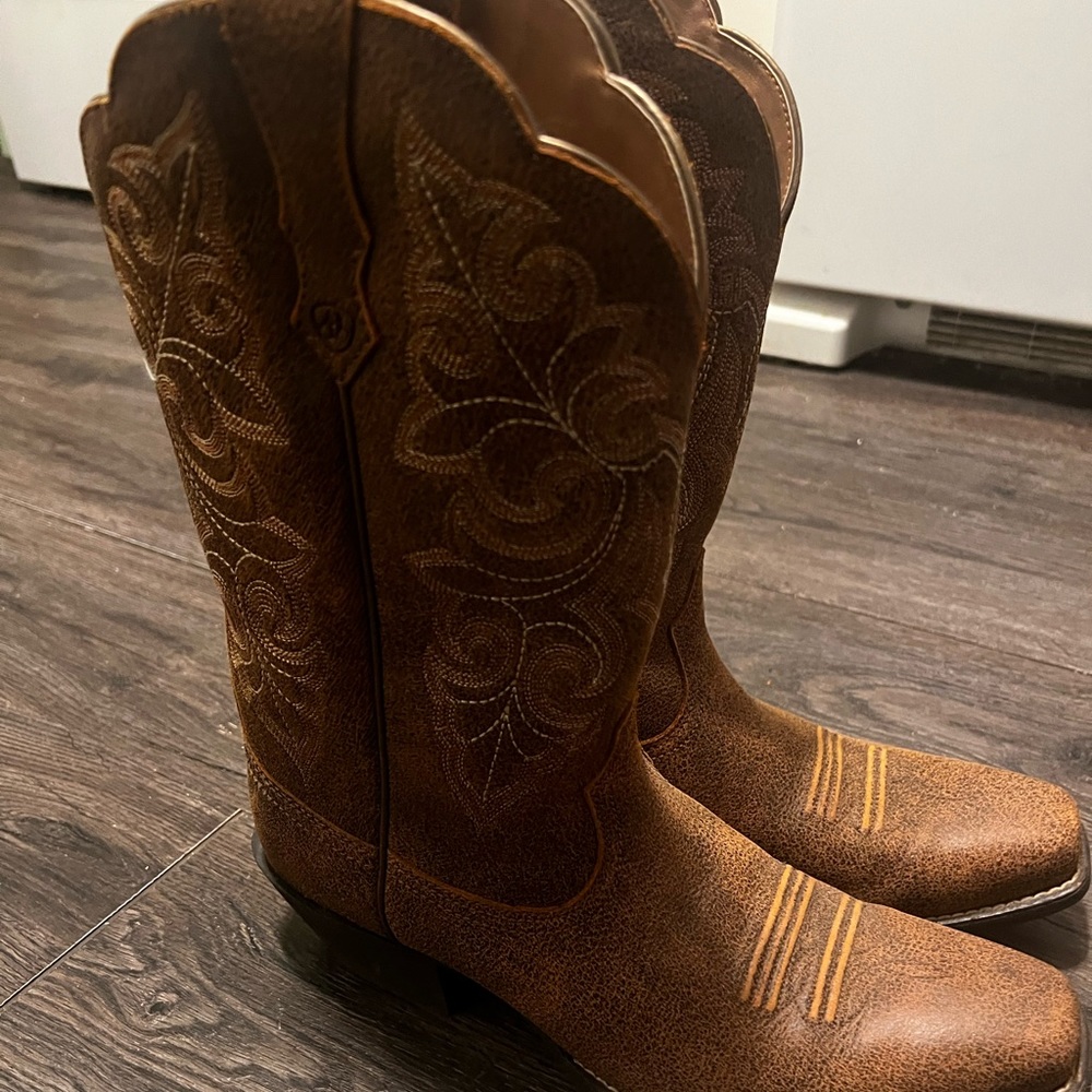 Ariat Cowboy Boots Women’s Size 10